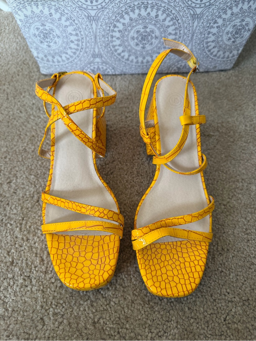 UO Croc-Embossed Block Heels - Picture 2 of 2